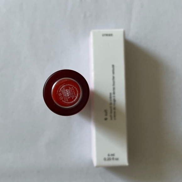 Glossier G Suit Soft touch lip crème color Strike NIB - Picture 3 of 8